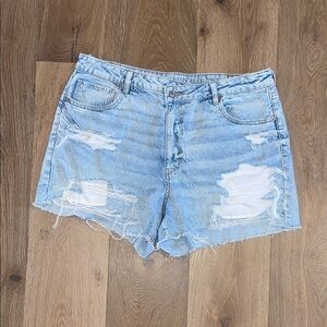 American Eagle mom short size 18 light denim Distressed Denim Women Shorts
